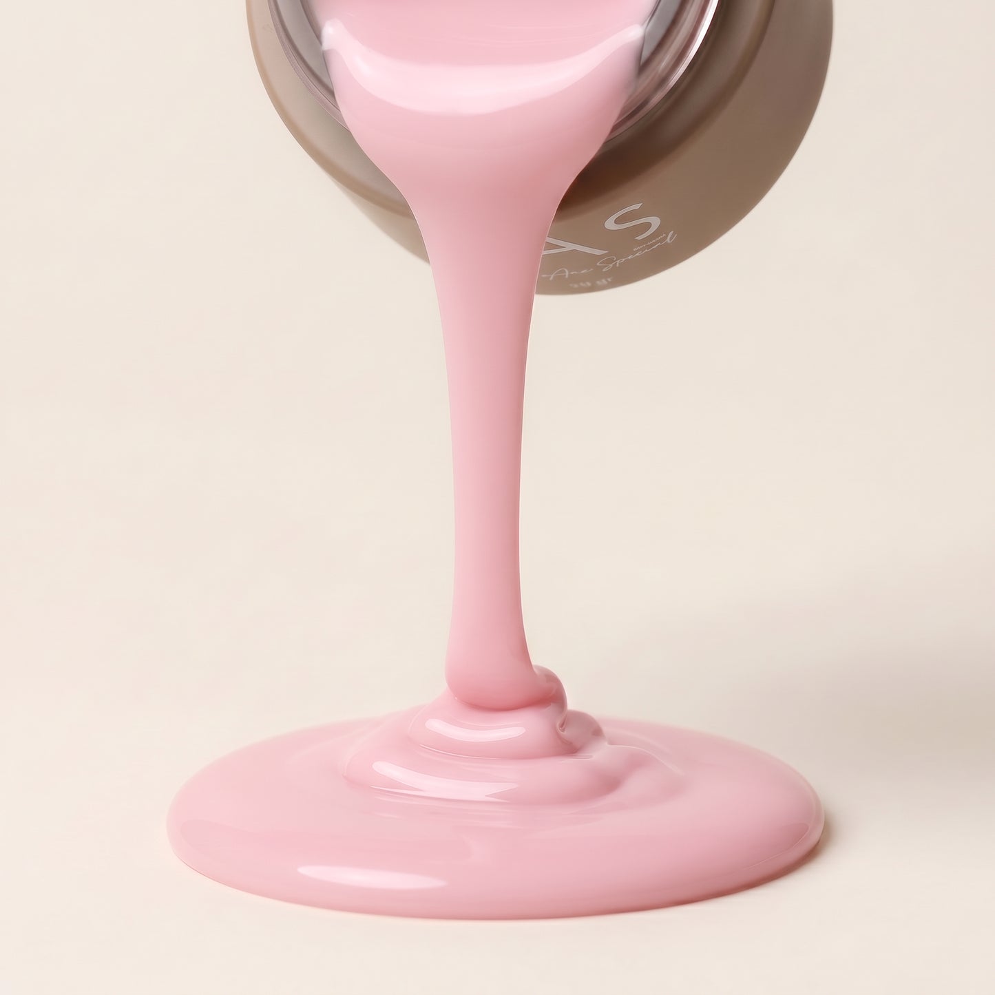 Builder Self Levelling Milky Pink, 30g